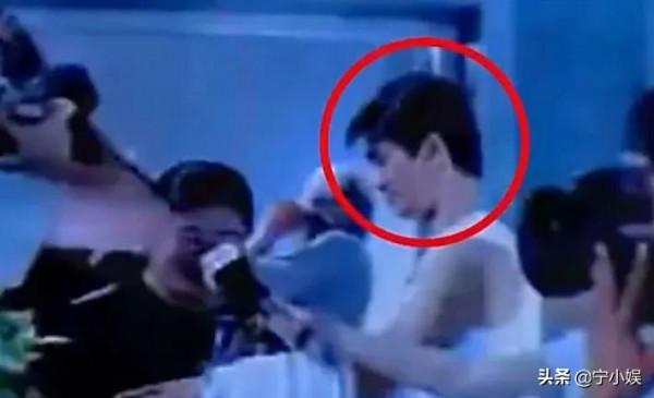 被母親拋棄,17歲露宿街頭的“苦命硬漢”任天野,他現在怎麼樣了 被母親拋棄,17歲露宿街頭的“苦命硬漢”任天野,他現在怎麼樣了