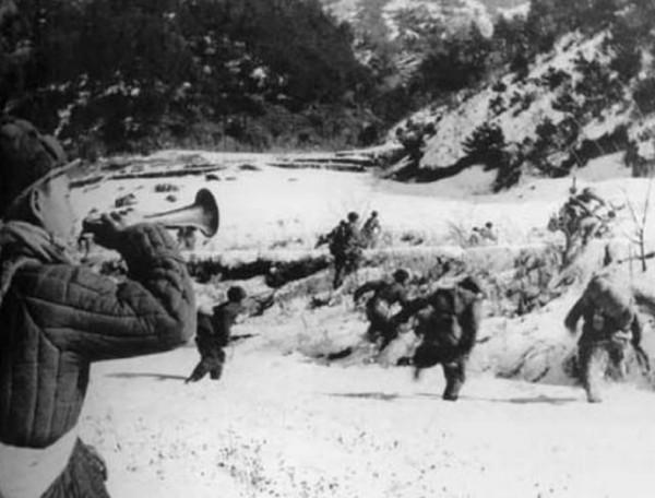 志願軍參謀長僅授少將，彭老總得知怒拍桌道：他是少將 我最多中將