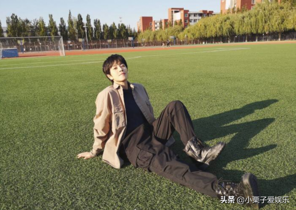 女扮男裝“以假亂真”！看這幾位女演員扮相，“假男人”臉疼不？