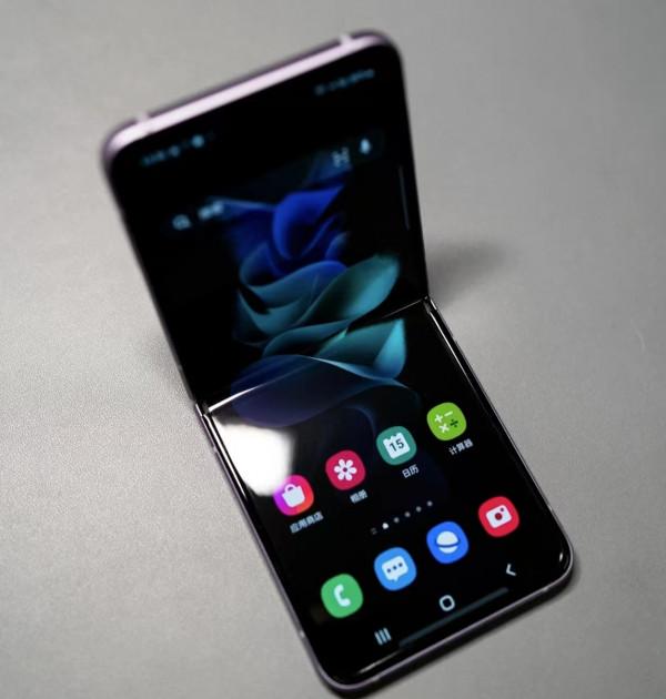 三星Galaxy Z Flip 5G手機 &comma; 帶來多種玩法