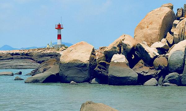 被哄騙當兵官至第74軍副軍長，假扮山羊逃脫，赴臺享受高官厚祿