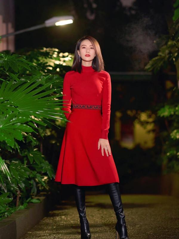 央視春晚劉濤和湖南衛視春晚高圓圓 同穿紅色禮服誰更驚豔 央視春晚劉濤和湖南衛視春晚高圓圓 同穿紅色禮服誰更驚豔