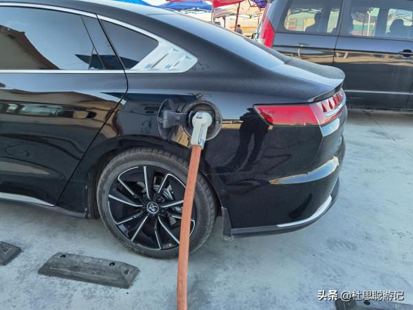 漢EV自駕新疆，G7京新高速充電樁補電，末段以40千瓦功率充到100%