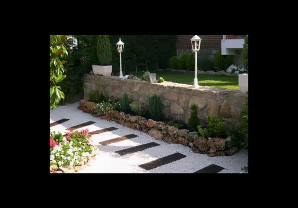 美麗的花園小徑