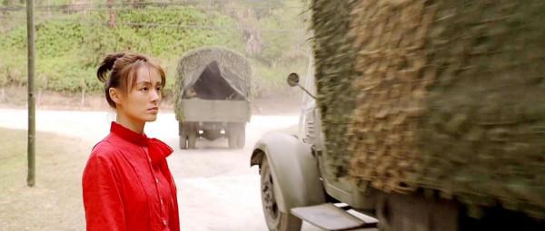 王牌部隊：邊三輪追火車告別這段，催淚感人！真上戰場，歸期未知