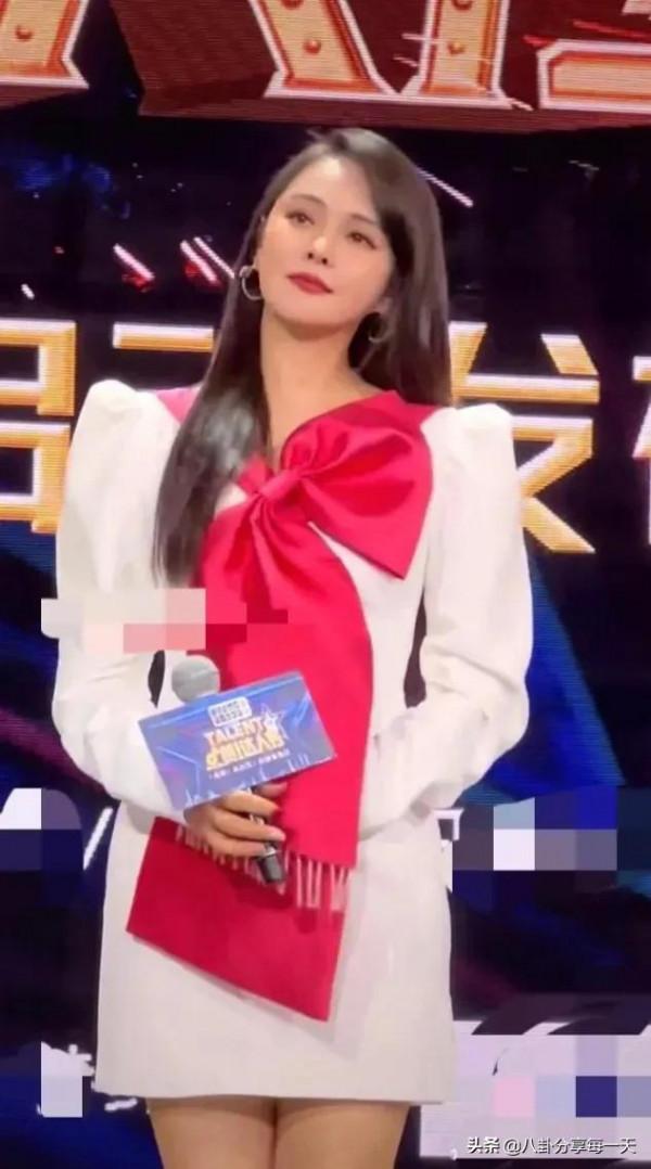 女星生圖來襲:閆妮臉部浮腫,熱巴臉部僵硬,53歲伊能靜彷彿18歲 女星生圖來襲:閆妮臉部浮腫,熱巴臉部僵硬,53歲伊能靜彷彿18歲