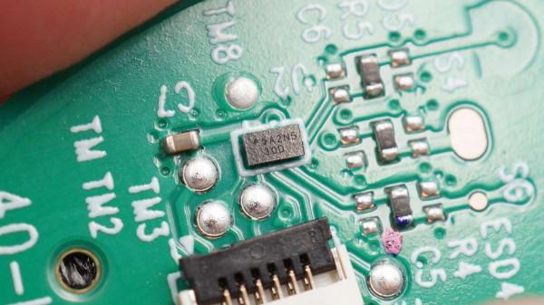 JBL LIVE660NC頭戴式降噪耳機拆解報告：恆玄BES2300YP藍芽音訊SoC