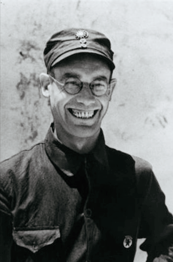 我軍史上三大悲劇之一，血戰湘江背後，到底是誰的責任？