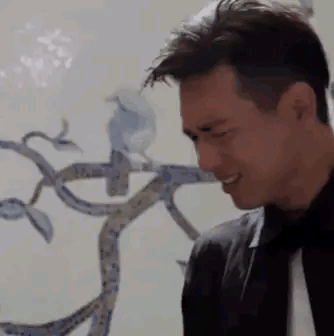 面目猙獰、嘶吼、搖頭晃腦，這些演員把感人的哭戲硬是演成了喜劇