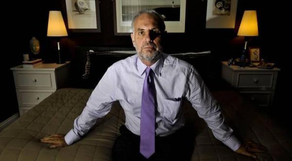 國外“死亡博士”繼安樂死艙又出自殺新品，植入體內定時殺死宿主