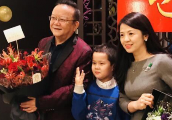 “老來得子”的七位明星，有的樂極生悲，有的成為人生贏家