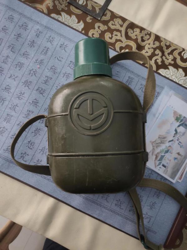 非常少見的高分子水壺,有懂行的可以留言 非常少見的高分子水壺,有懂行的可以留言