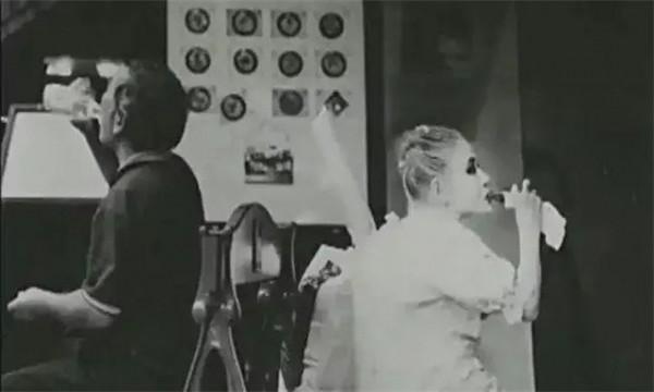 日本煙花女子74歲仍站街，街頭60年一直拉客，卻備受日本人尊重