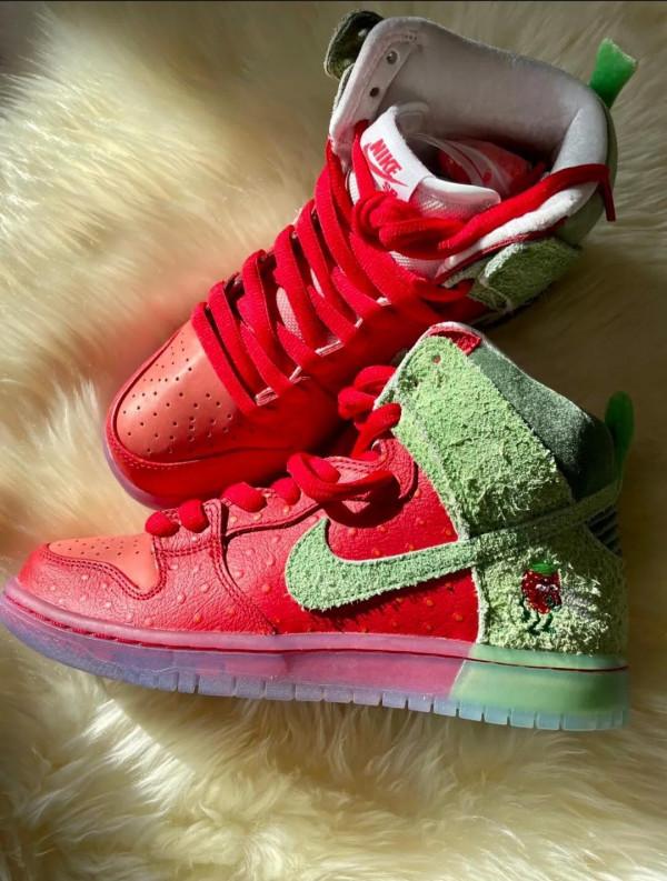 Dunk High 咳嗽草莓