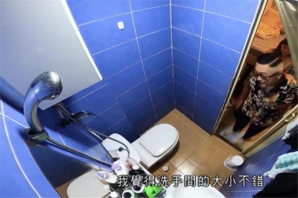 香港年輕人太拼了!蝸居10㎡房,開門上床廁所洗碗,陽臺1㎡ 香港年輕人太拼了!蝸居10㎡房,開門上床廁所洗碗,陽臺1㎡