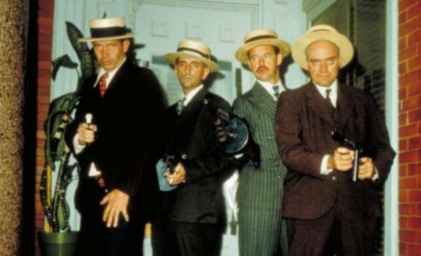 24次搶劫銀行，4次打劫警察局，竟曾被美國人當做“英雄”