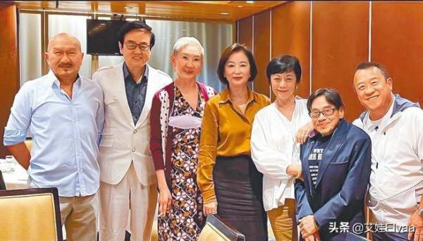 林青霞罕見參加老年人聚會,穿緞面襯衫獨樹一幟,67歲美貌太搶鏡 林青霞罕見參加老年人聚會,穿緞面襯衫獨樹一幟,67歲美貌太搶鏡