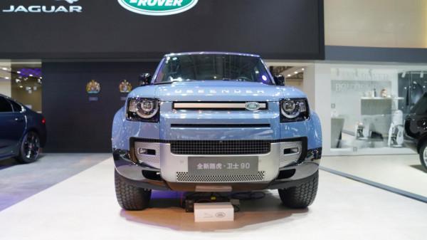 路虎衛士全新升級！90混動車型科技與豪華並存，最大功率400馬力