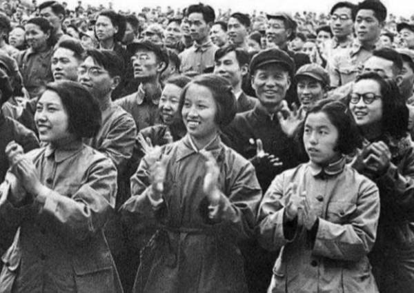 紅軍以為她犧牲了，烈士陵園立了墓碑，50多年後，73歲的她回來了