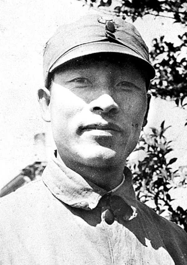 新四軍活捉韓德勤,陳毅請示延安:裝不認識,混在俘虜裡放了 新四軍活捉韓德勤,陳毅請示延安:裝不認識,混在俘虜裡放了