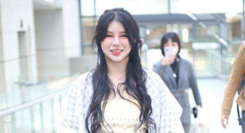 “真人芭比”周楚娜：2年半歷經100多次手術，一張臉抵一輛跑車