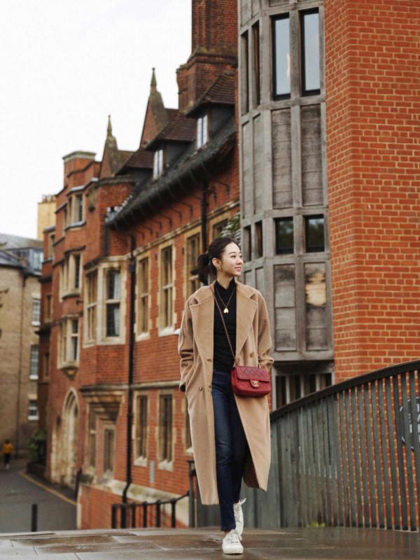 秋冬、比黑白灰更炸街的是什麼顏色？當然是大地色大衣，又颯又美