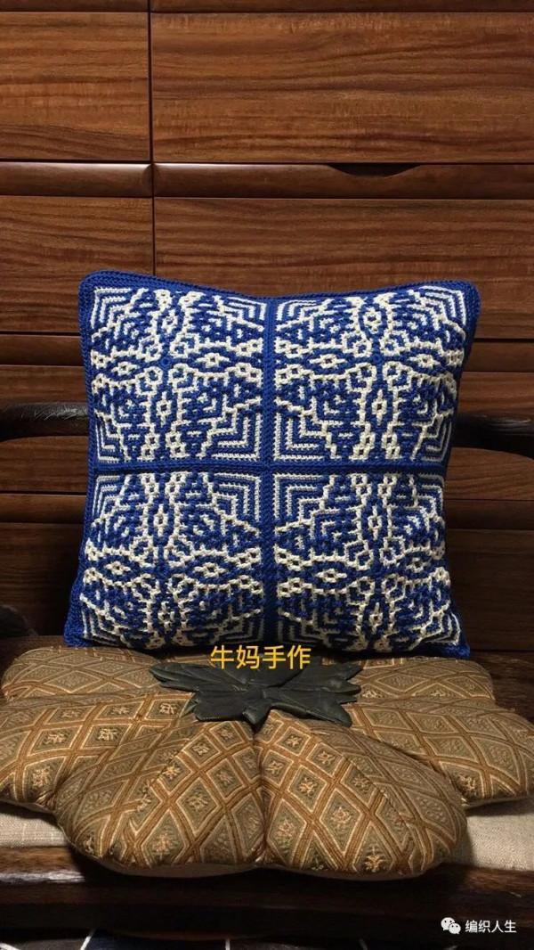 用編織為家中增添美麗，仿青花瓷抱枕欣賞