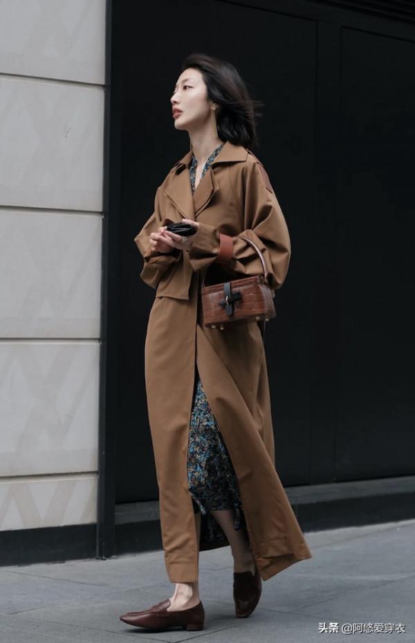 今年建議你穿“大衣+呢子裙”,提氣質又顯高階,輕鬆打造秋冬美 今年建議你穿“大衣+呢子裙”,提氣質又顯高階,輕鬆打造秋冬美