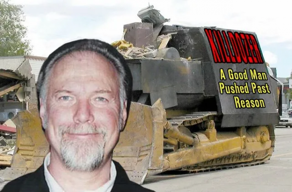 被美國政府欺負後，他做了一輛坦克把市長家推了