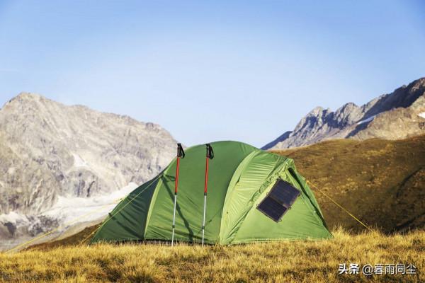 揹包客如何選擇太陽能充電裝備，國外5款最佳揹包太陽能充電裝備