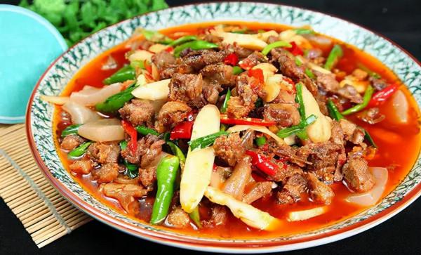 川菜的另一經典：子姜鴨，肉質軟嫩，麻辣適中，養生還養身