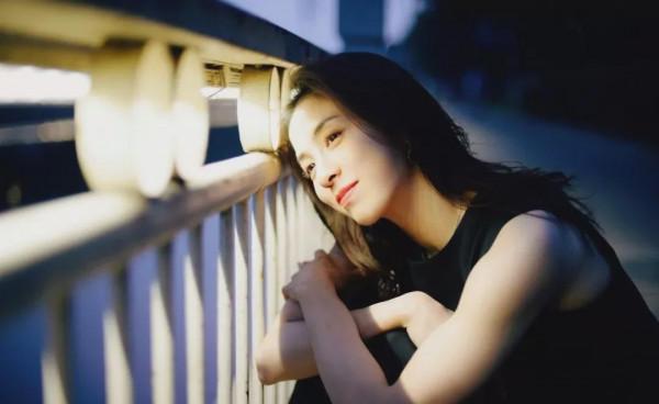 中國歌劇舞劇院首席，美人莞爾。彩排幕後，一張張青春美麗的臉