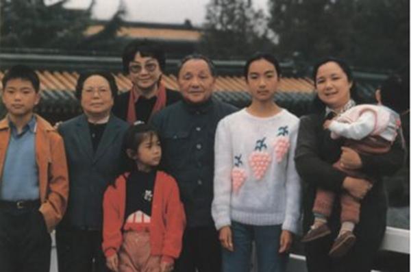 彭德懷祝賀鄧小平新婚，初見卓琳大叫：你可真會找老婆啊