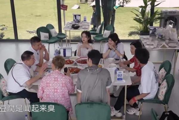 最後一站,黃曉明和寧靜吵翻天,也無法拯救《中餐廳》的收視率 最後一站,黃曉明和寧靜吵翻天,也無法拯救《中餐廳》的收視率