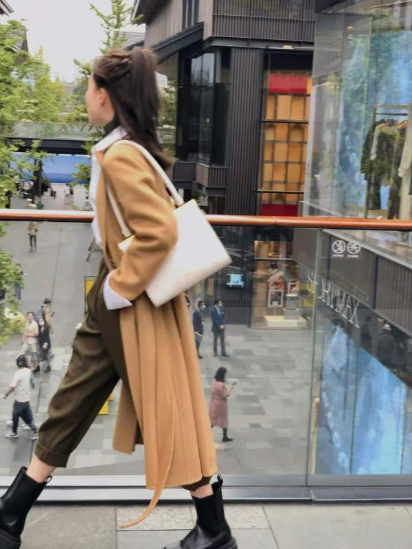 最近火了一種穿法,叫“呢大衣+煙管靴”,時髦保暖,誰穿誰好看 最近火了一種穿法,叫“呢大衣+煙管靴”,時髦保暖,誰穿誰好看