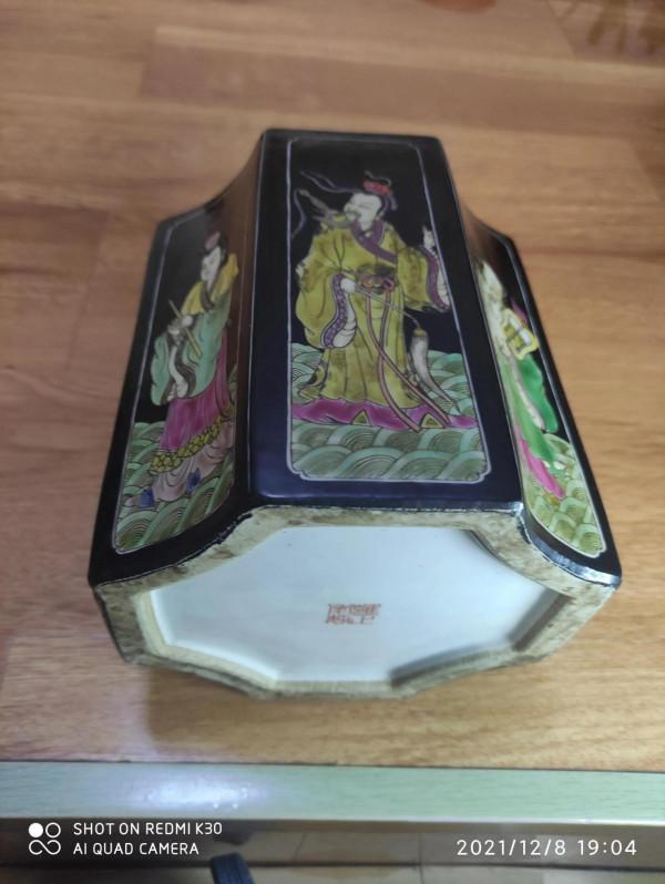 清雍正黑地五彩八仙過海八面筆筒雍正五彩瓷中精品存世幾件