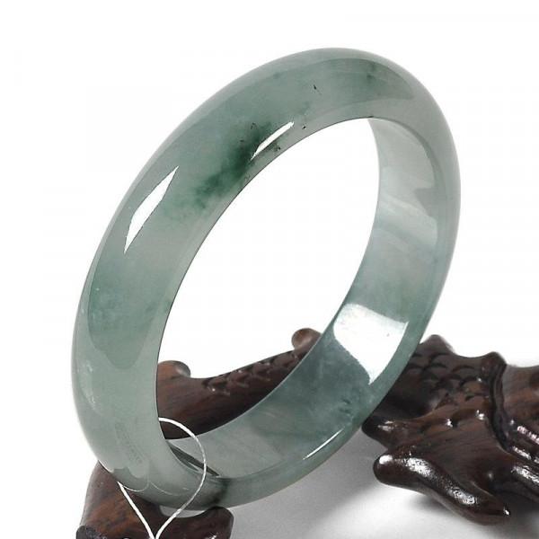 直播間裡的主播如何忽悠你，讓你相信不到千元的玉器，價值萬元