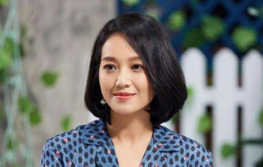 黃渤和一女子挽手引爭議，盤點男星們的那些過界行為