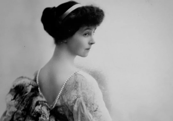 被迫嫁入豪門後,她和真愛私奔,成為一代傳奇 被迫嫁入豪門後,她和真愛私奔,成為一代傳奇