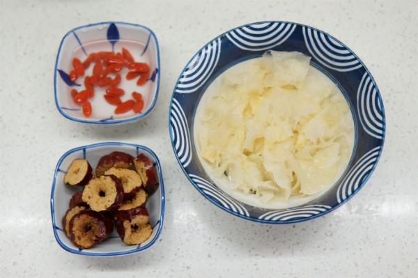 大冷天，要學會吃“烤梨”，傳統民間智慧，暖身潤燥適合冬天