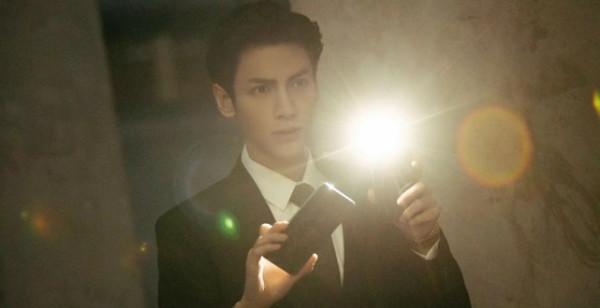 羅雲熙新劇造型引關注，和刑偵小說男主適配度好高，下頜線太優秀