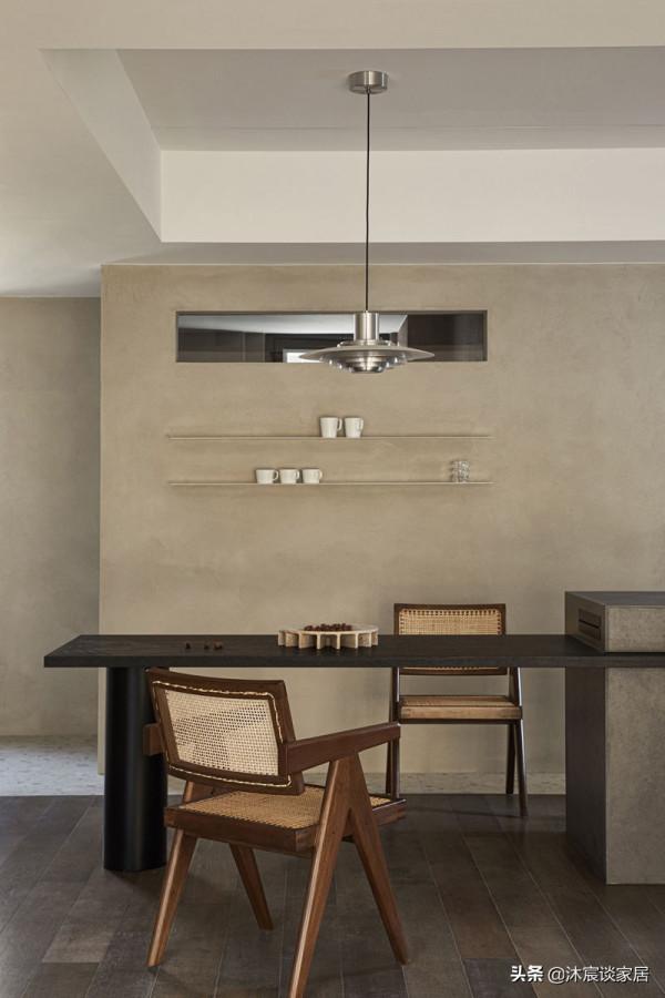 初看，他家真是“家徒四壁”，細品，真的是很有味道，越看越喜歡