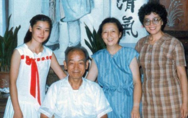 何賽飛：曾對機場工作人員發火，喝多了連導演都罵，為何卻沒涼涼