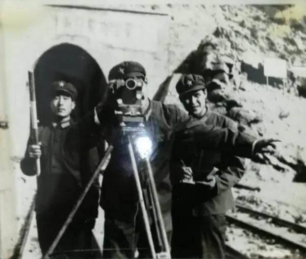 1983年鐵道兵撤編,司令員和政委清一色開國上將,他們去哪了? 1983年鐵道兵撤編,司令員和政委清一色開國上將,他們去哪了?