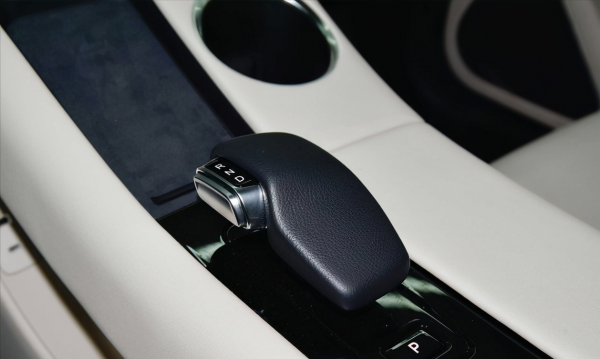 華為AITO問界M5正式亮相，搭載鴻蒙OS智慧座艙，採用增程式混動