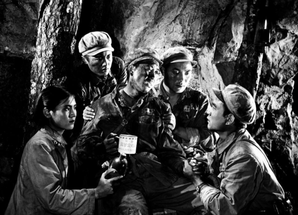 91歲老漢向妻女隱瞞身份,女婿用組織“詐”他,才公佈赫赫戰功 91歲老漢向妻女隱瞞身份,女婿用組織“詐”他,才公佈赫赫戰功