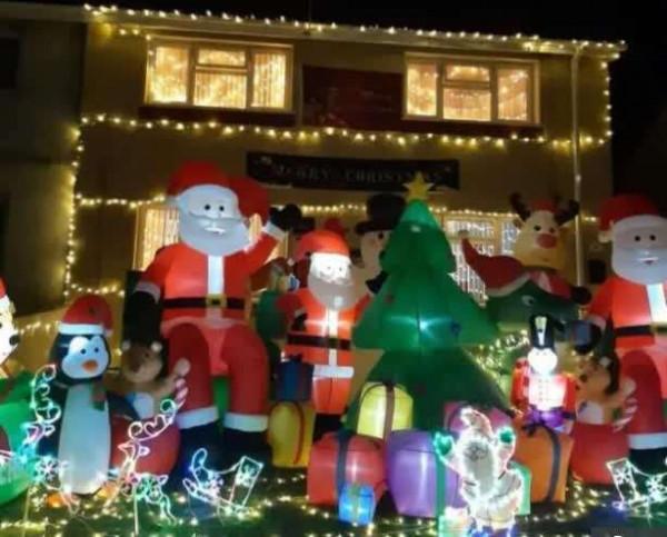 英國媽媽提前三個月準備裝飾品 迎接聖誕節 英國媽媽提前三個月準備裝飾品 迎接聖誕節