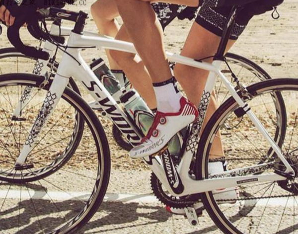 “恨國夫婦”跪舔美國,卻被美國醫院追討千萬醫療費,這回老實了 “恨國夫婦”跪舔美國,卻被美國醫院追討千萬醫療費,這回老實了