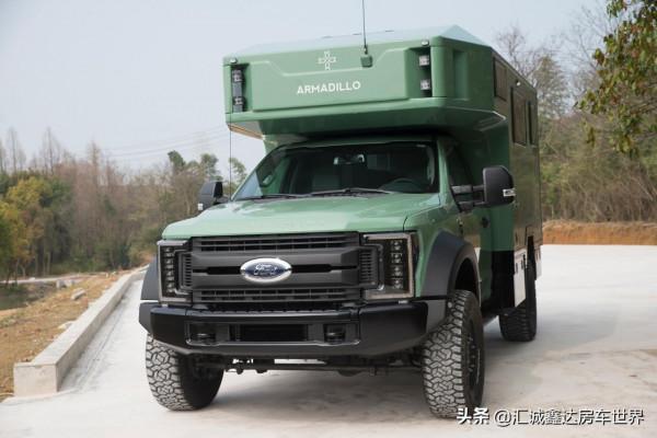 軍綠防爆車體，配四驅V8動力，帶吃住功能！實拍福特4座越野房車