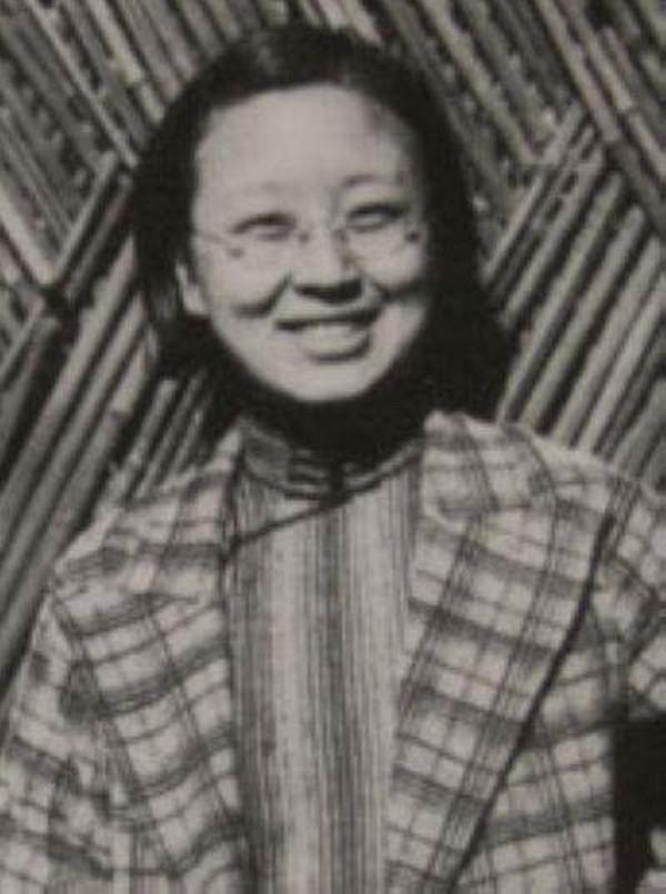 06年，朱旦華看著牆上的全家福，問毛遠新：這張照片你怎麼找到的